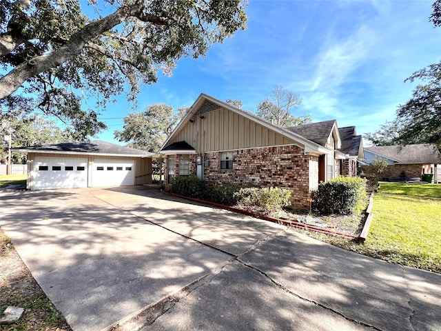 view of front of home featuring a front lawn, an outdoor structure, and a garage