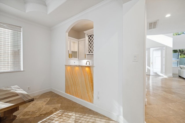 1406 Sue Barnett Dr, Houston, TX 77018 - interior space featuring ornamental molding, arched walkways, and baseboards