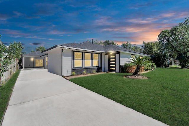 view of front of property with a lawn