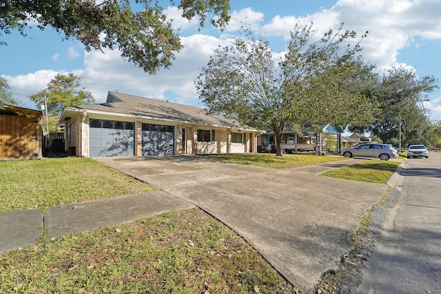 ranch-style house featuring a front yard