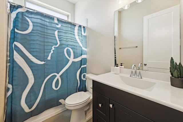 bathroom with a shower with curtain, vanity, and toilet