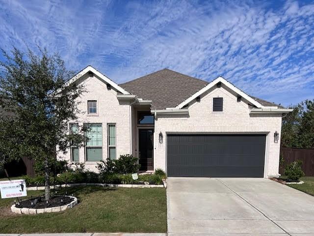 view of front of house with a front lawn and a garage