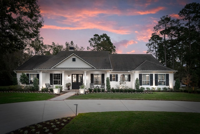 view of front of house featuring a lawn