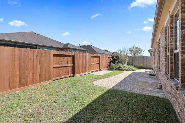 view of yard featuring a patio area