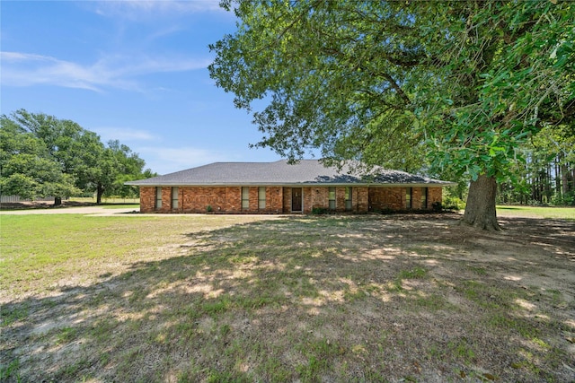 view of front of property with a front yard