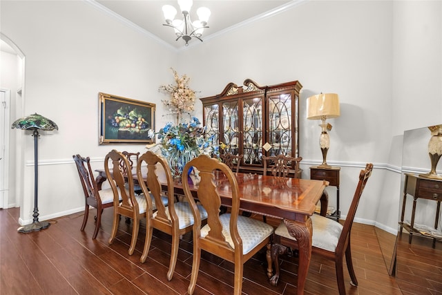 dining area featuring ornamental molding, dark hardwood / wood-style flooring, and a notable chandelier