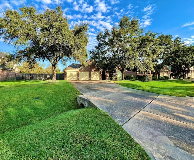 view of front of property with a front yard