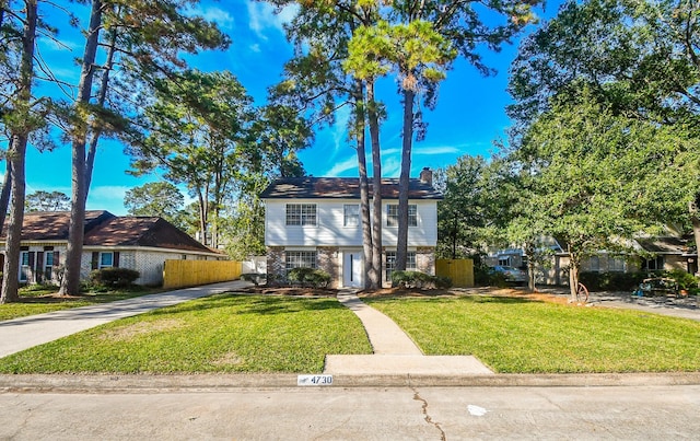 view of front facade featuring a front yard