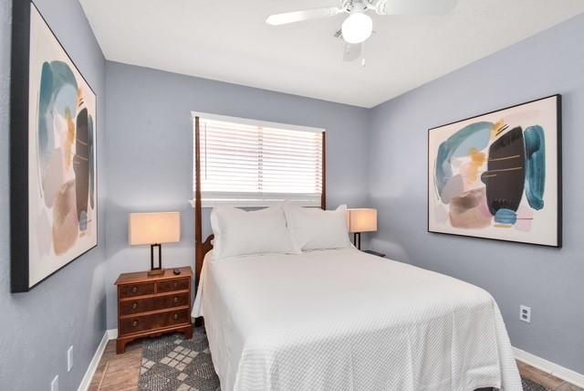 bedroom featuring ceiling fan