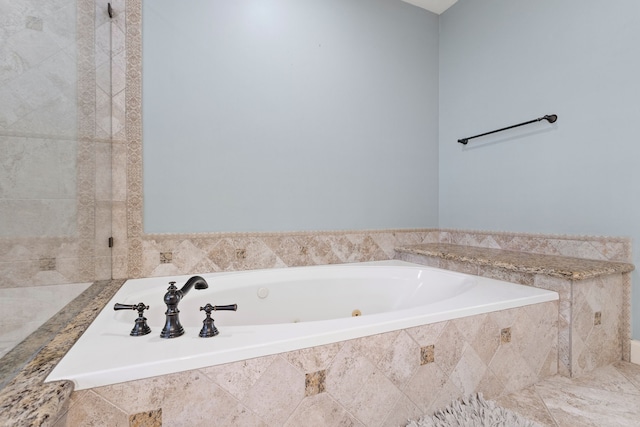 bathroom featuring tiled tub