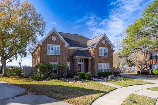 view of front property featuring a front lawn