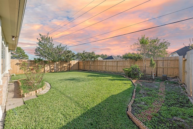 view of yard at dusk