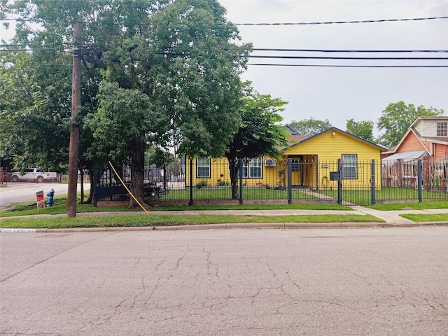 view of front of house with a front yard