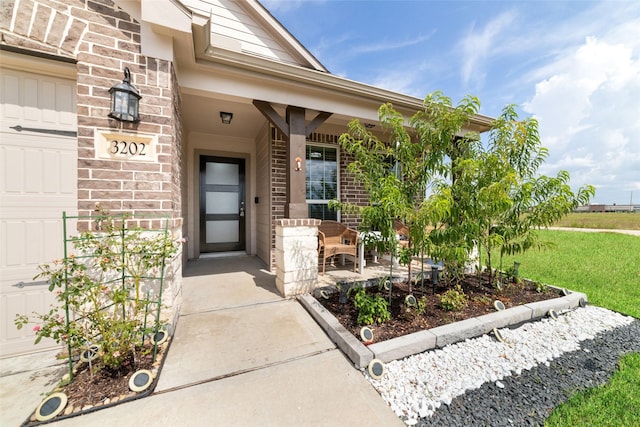 entrance to property featuring covered porch