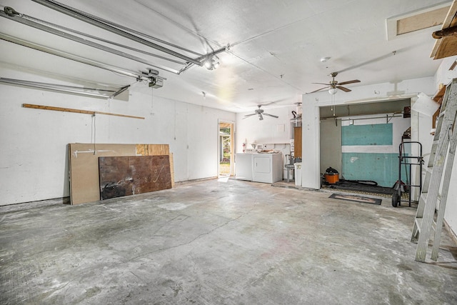 garage with ceiling fan, independent washer and dryer, and a garage door opener