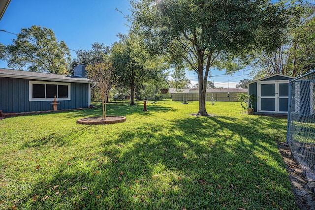 view of yard with a storage unit