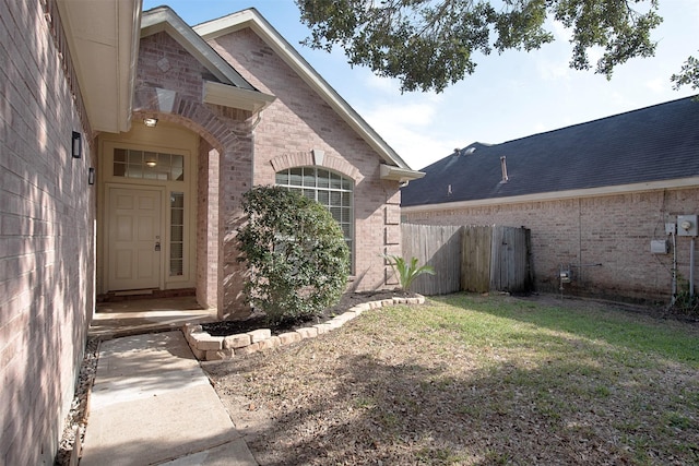 entrance to property featuring a yard