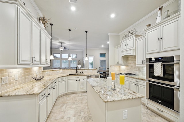 6615 Cottonwood Crest Ln, Katy, TX 77493 - kitchen featuring appliances with stainless steel finishes, a sink, a peninsula, backsplash, and crown molding