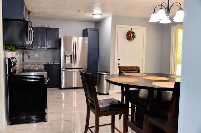 kitchen featuring sink, decorative light fixtures, decorative backsplash, a notable chandelier, and stainless steel fridge with ice dispenser