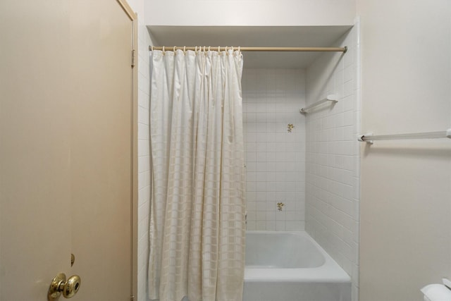 bathroom with shower / tub combo with curtain