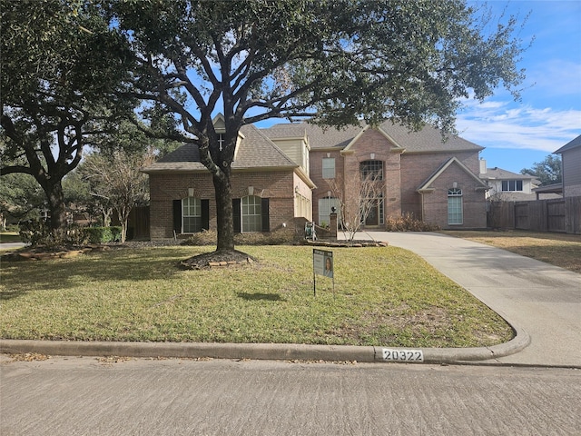 view of front of home featuring a front lawn