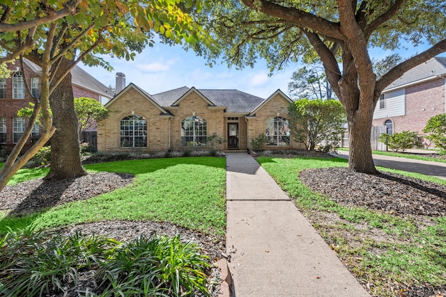 ranch-style house featuring a front lawn