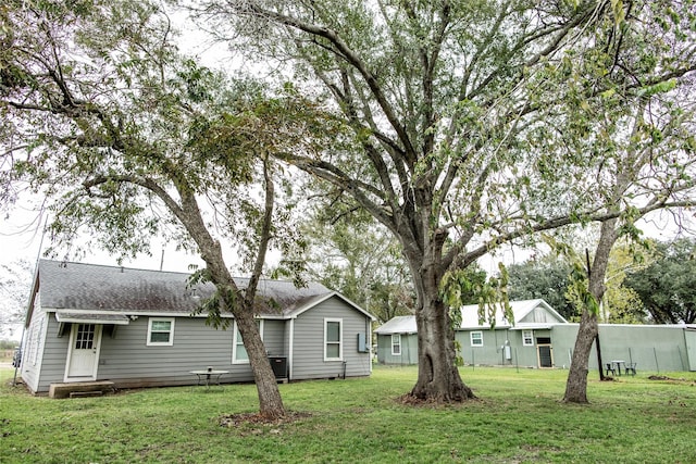 back of house featuring a lawn