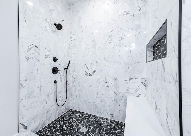 bathroom featuring a tile shower