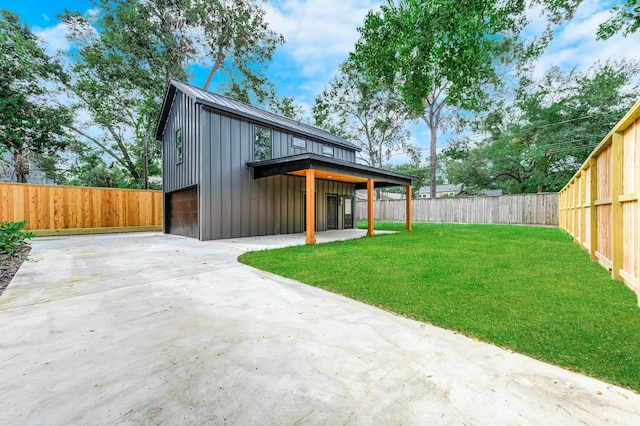 view of yard featuring a garage