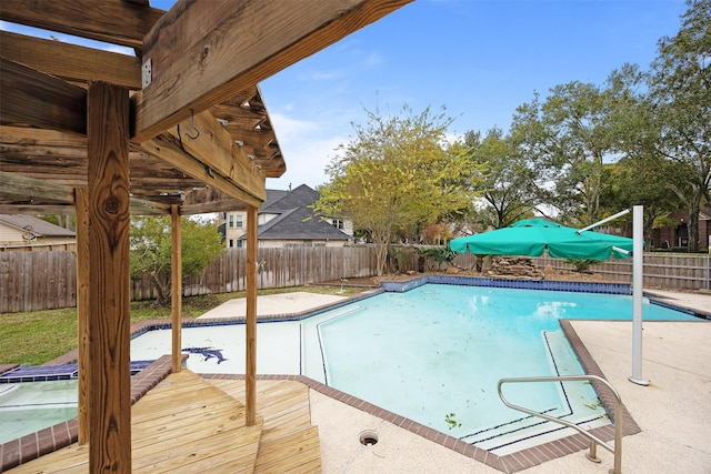 view of swimming pool