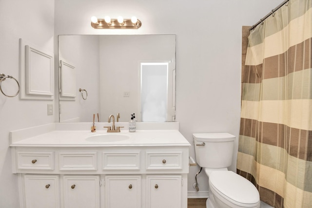 bathroom featuring a shower with curtain, vanity, and toilet