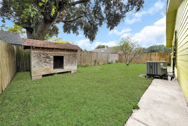 view of yard featuring central AC