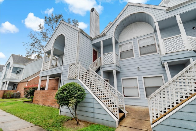 exterior space featuring a yard