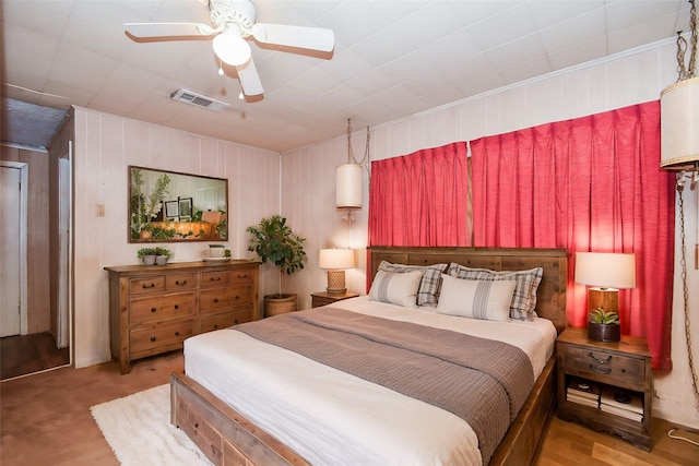 bedroom with ceiling fan