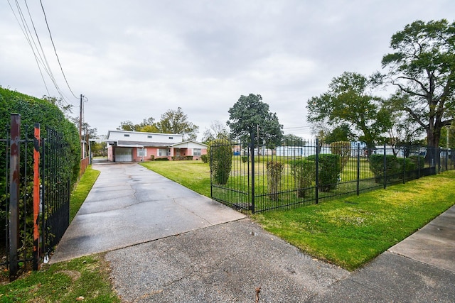 view of home's community featuring a yard