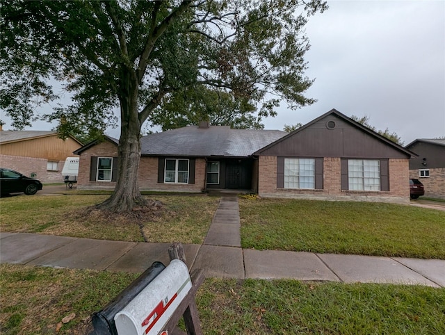 single story home with a front lawn