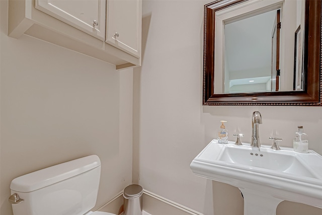 bathroom featuring toilet and sink