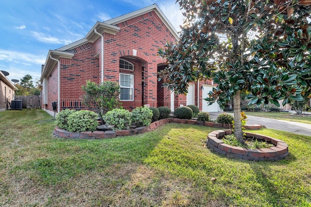 view of front facade featuring a front yard