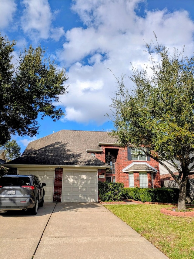 view of front of house featuring a front lawn and a garage