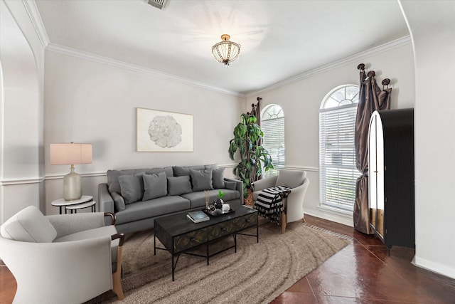 living room with crown molding and an inviting chandelier