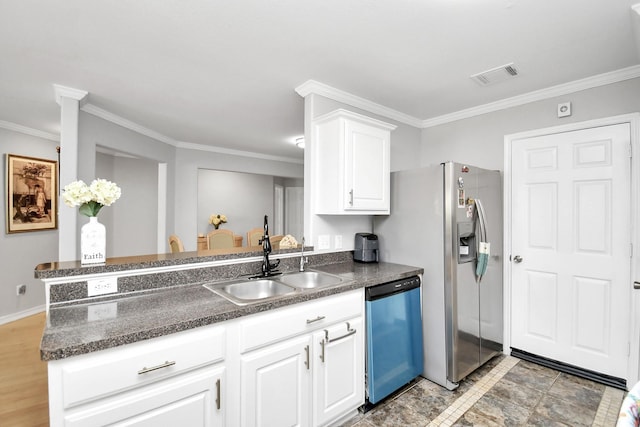 kitchen with crown molding, kitchen peninsula, sink, appliances with stainless steel finishes, and white cabinetry