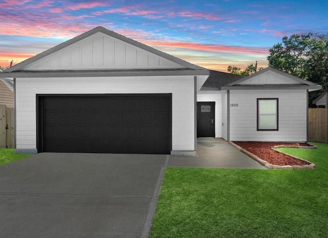 ranch-style house featuring a lawn