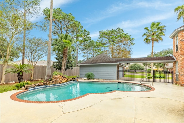 view of swimming pool featuring a patio