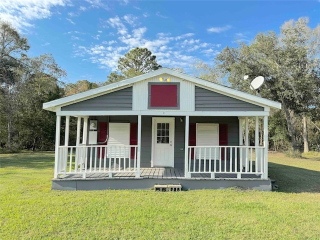 view of front of home with covered porch and a front yard