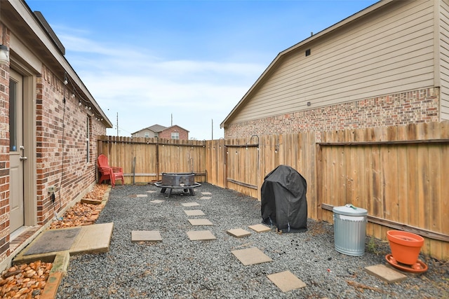 view of yard featuring a patio area