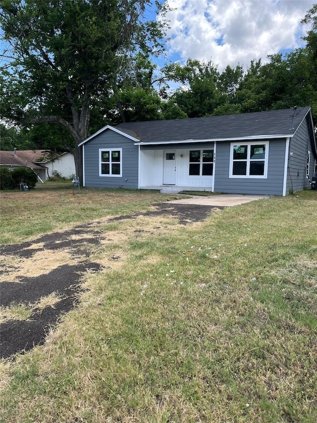 ranch-style home with a front lawn