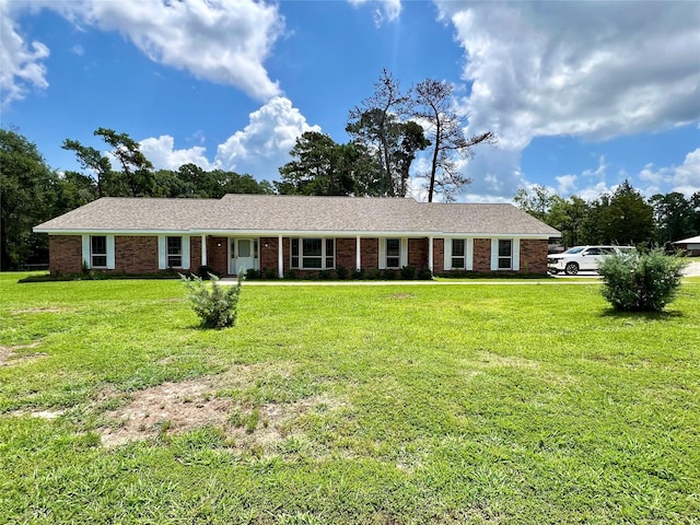 single story home featuring a front yard