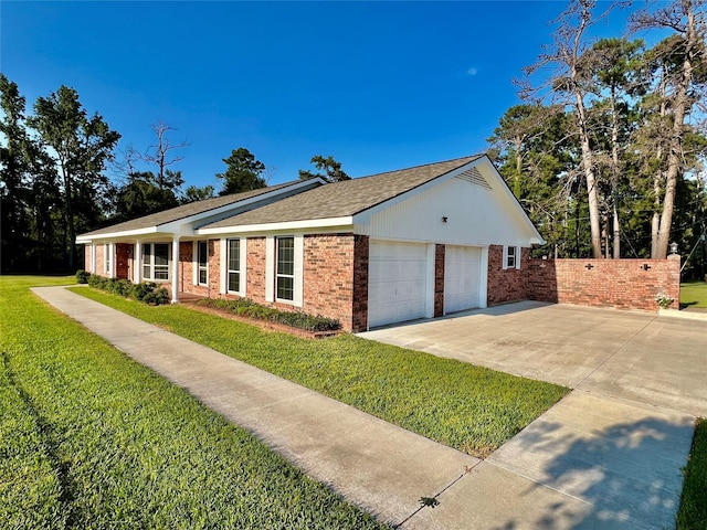 ranch-style home featuring a front lawn and a garage