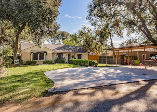 single story home with a front lawn