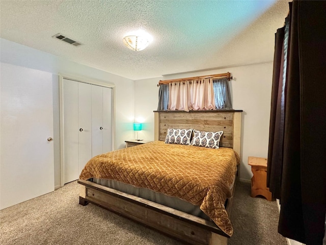 bedroom featuring carpet, a textured ceiling, and a closet